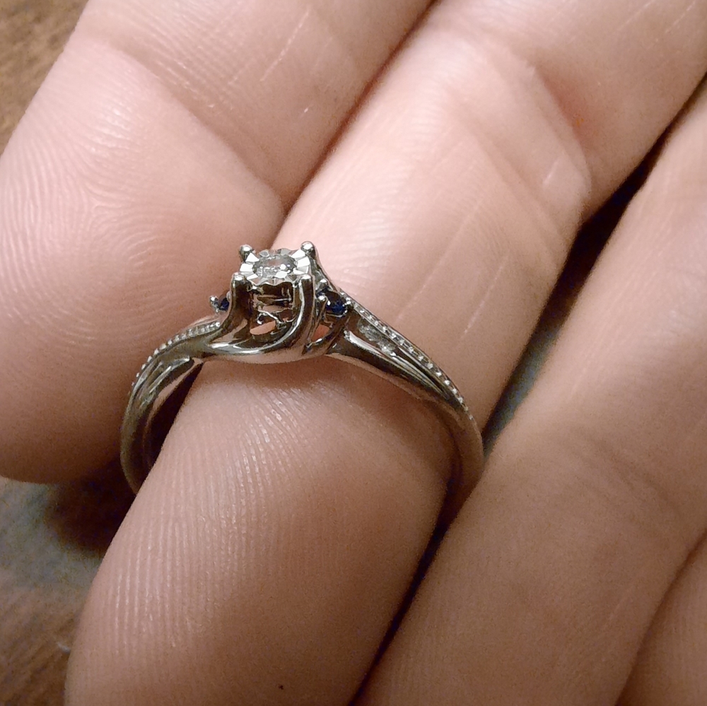 Ring - Picture 4 of 5